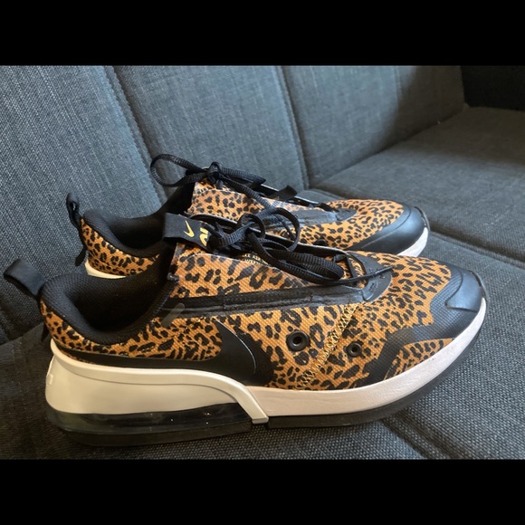 Nike Air Max Animal Print Womens Gym shoe size 9.5 Very good condition. - Picture 3 of 6
